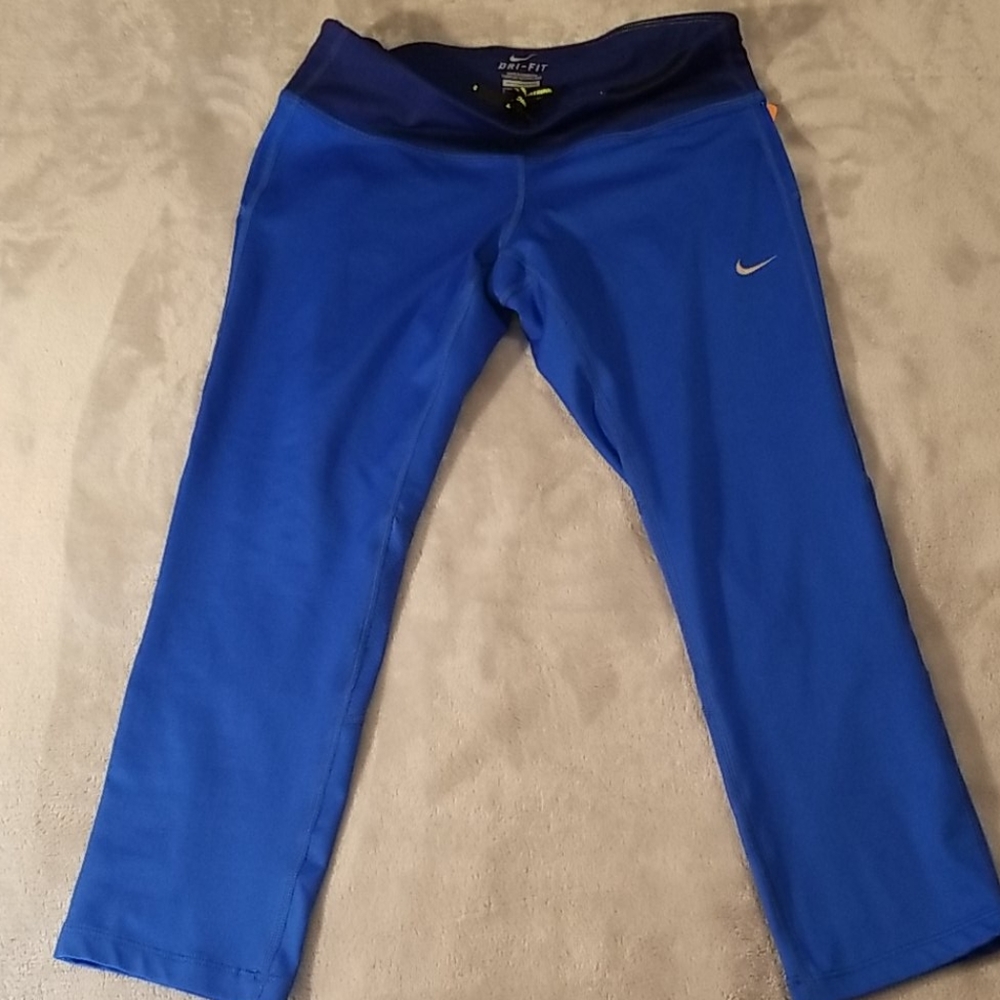 Nike Dri-Fit Blue Capri Athletic Pants Size Small
